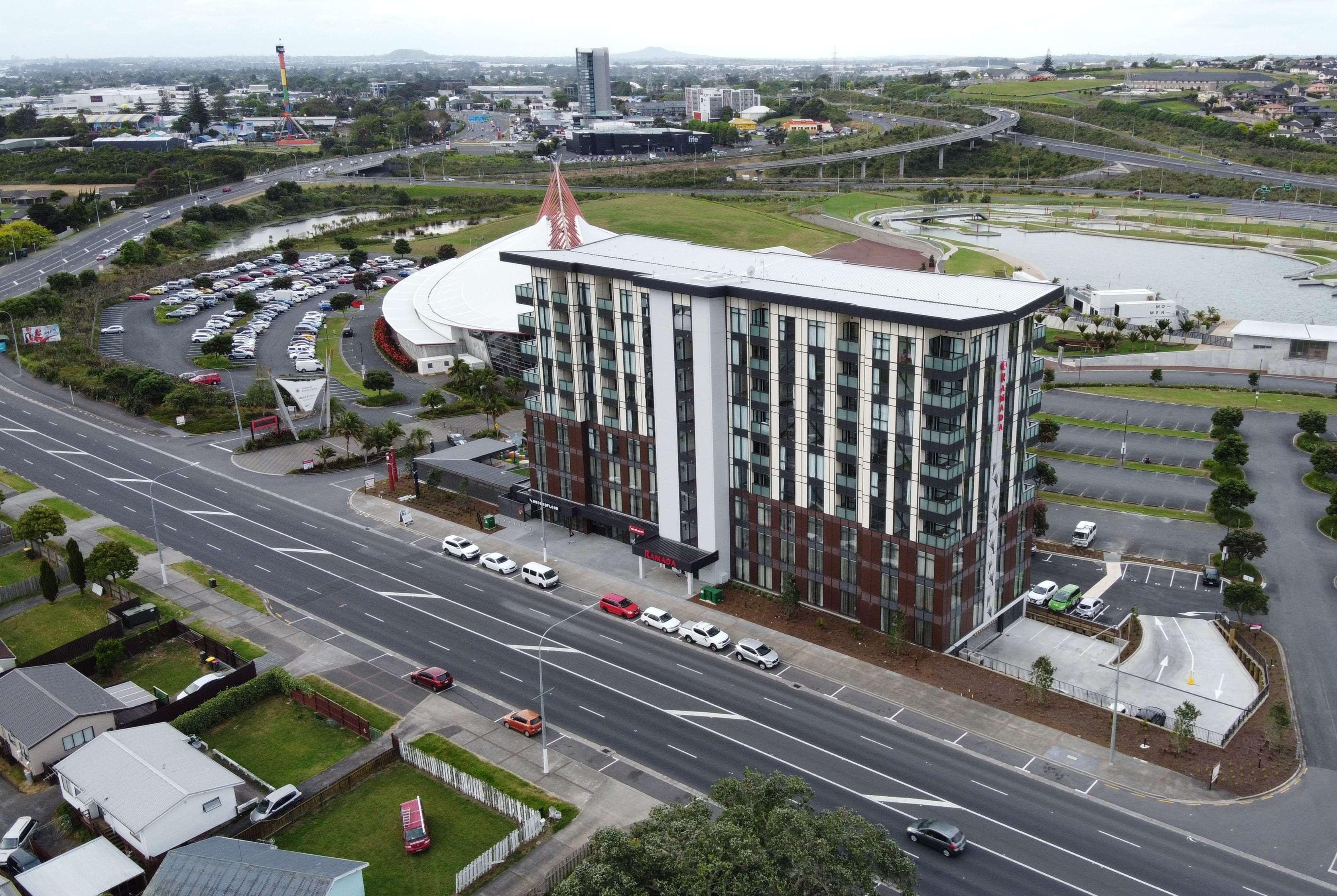 Ramada Suites By Wyndham Auckland Manukau Pacfic Centre Экстерьер фото