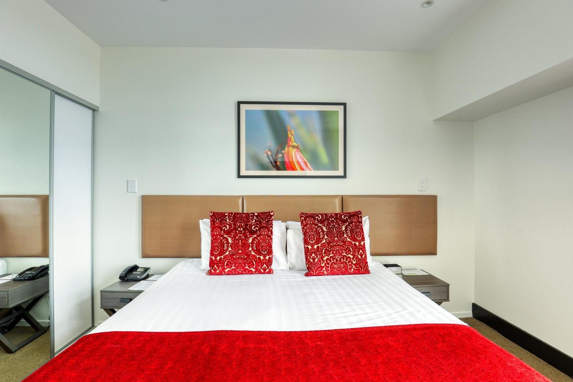 Ramada Suites By Wyndham Auckland Manukau Pacfic Centre Экстерьер фото